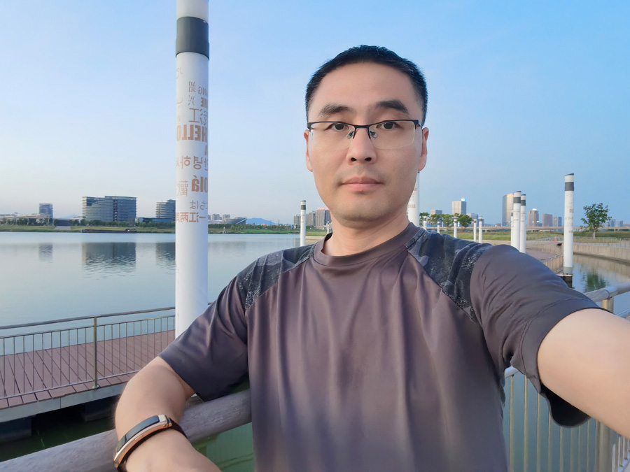 2022年度AG真人官方网医药金鹰斗争者——汤 旗